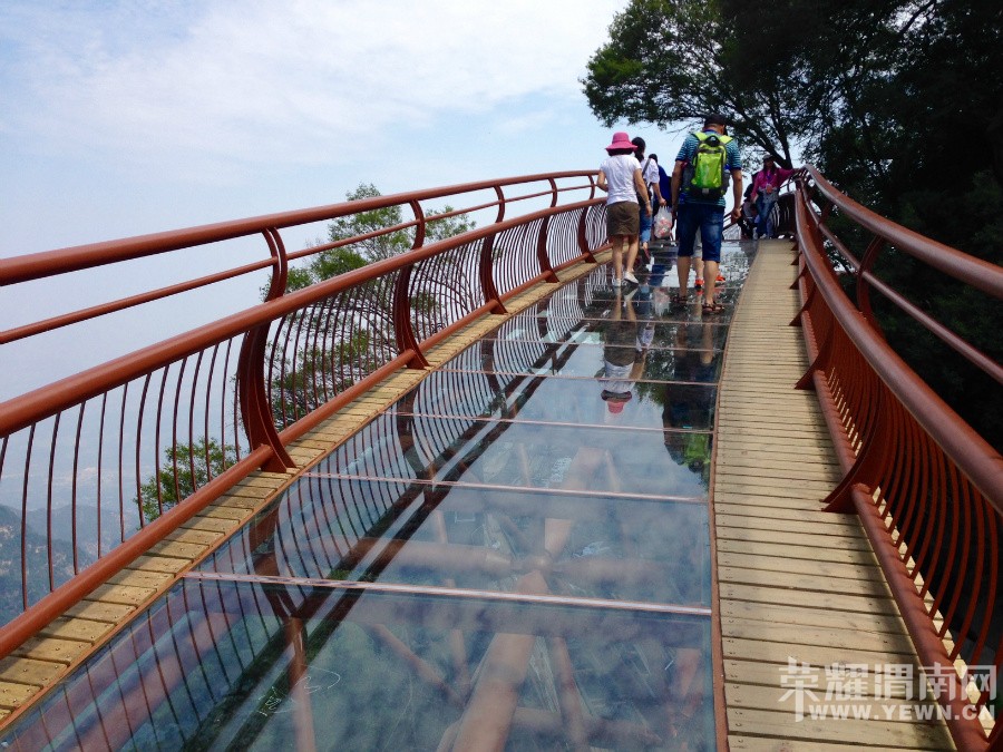 渭南人家门口的好景点:少华山玻璃栈道,美几很