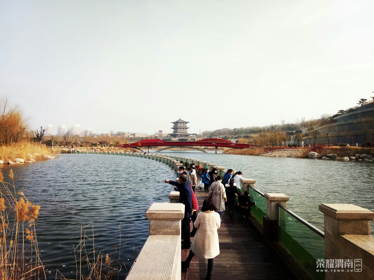 漫步在冬日的南湖公园,空气清新,风景优美,真是休闲的好去处.