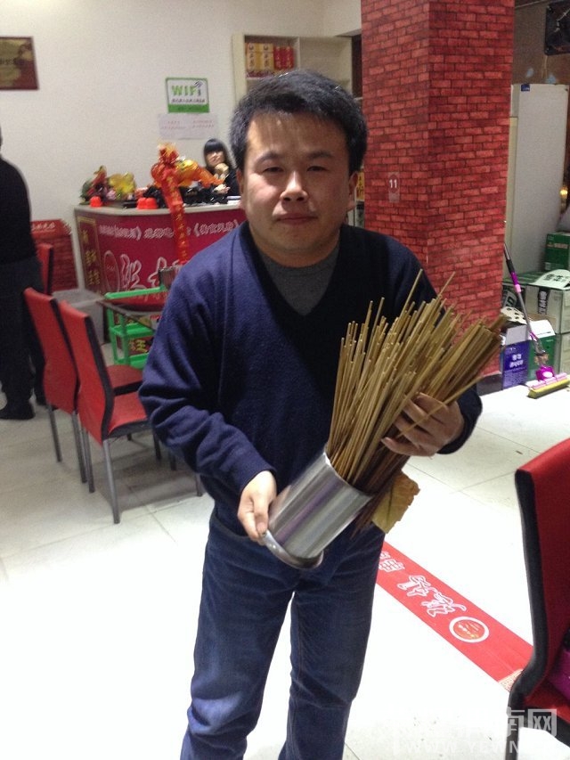 psbCA2AJJL8.jpg