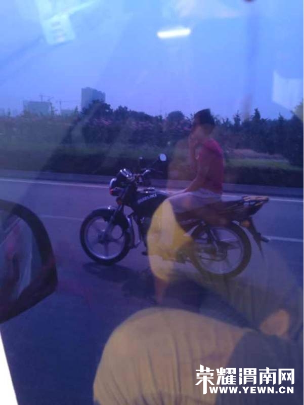 135312hclvp59zzypyrr88.jpg