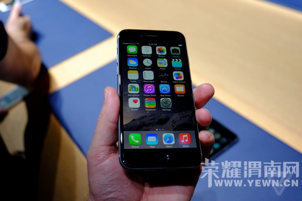 5404316_Apple-2_verge_super_wide_thumb.jpg