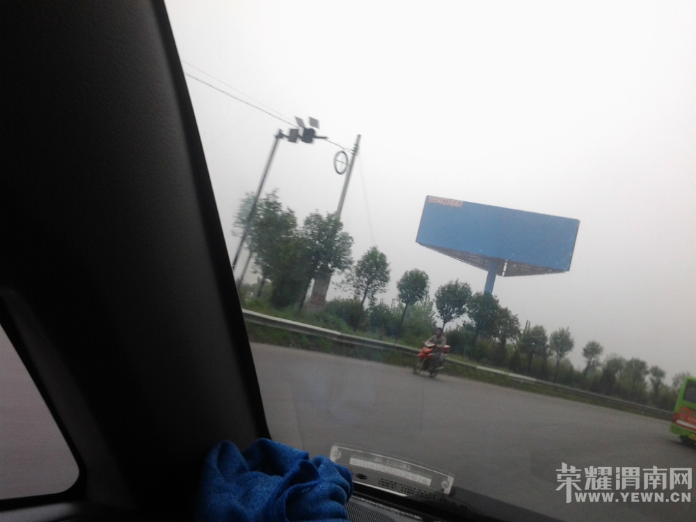 073052lr5ommrcc4em4rhd.jpg