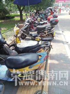 μ�������Ĺ㳡���е���ͣ����Ӱ���������