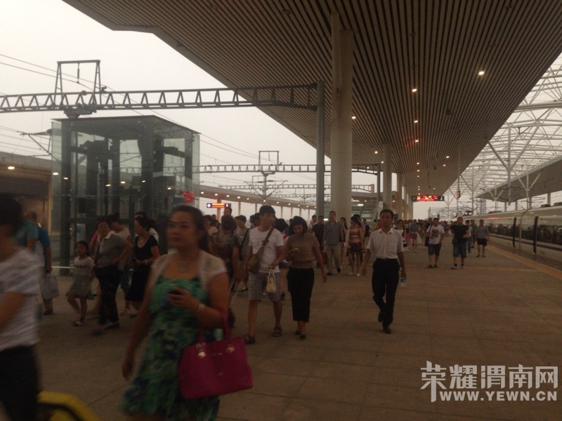 �ڻ�ϱ�վ̨���̵ĸ��ǣ�����ȥ��۸���վ̨���̰ɣ�