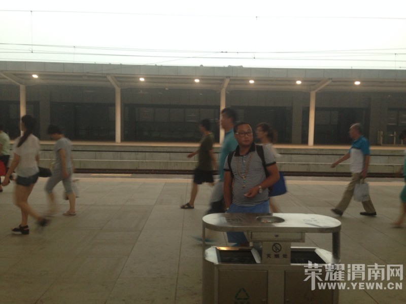 �ڻ�ϱ�վ̨���̵ĸ��ǣ�����ȥ��۸���վ̨���̰ɣ�