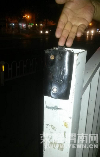 ǰ��·�͹�óʮ�����ϽǼ�һ��Կ�ף���������