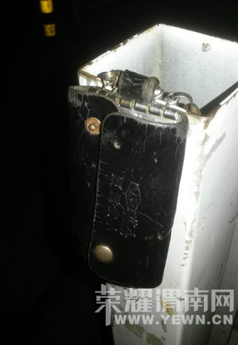 ǰ��·�͹�óʮ�����ϽǼ�һ��Կ�ף���������