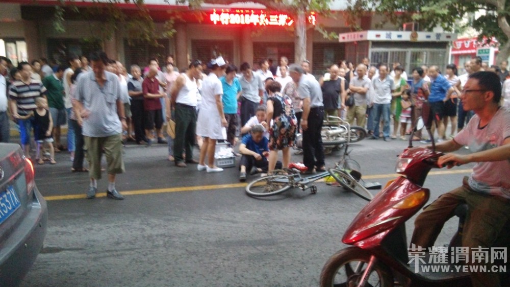 8��8��������ֱ����ڷ���һ�𳵻�