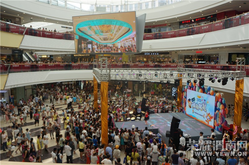 ����ʢ�磡μ�����㳡��ҵ3�� Ӫҵ��2200��Ԫ����