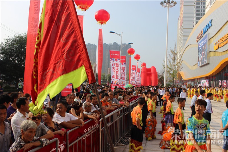 ����ʢ�磡μ�����㳡��ҵ3�� Ӫҵ��2200��Ԫ����