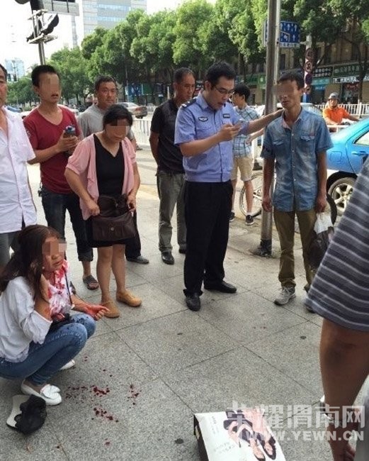 �����ߺ���Ů���ֳ��� ����ҧ��Ů�Ӷ���