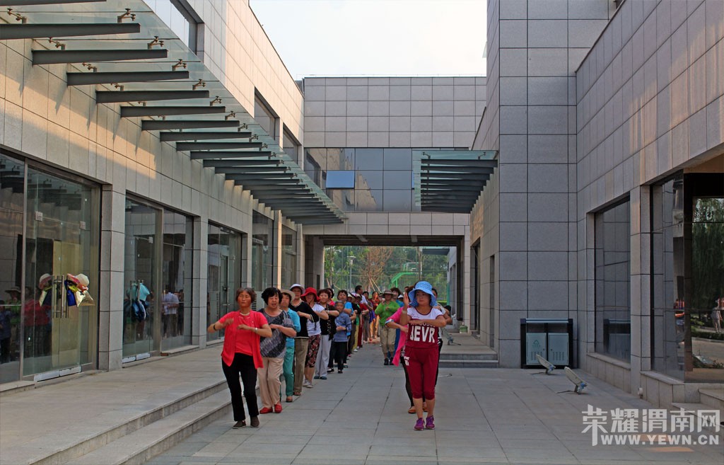 �����ڹ�԰�͹㳡��������뽡��