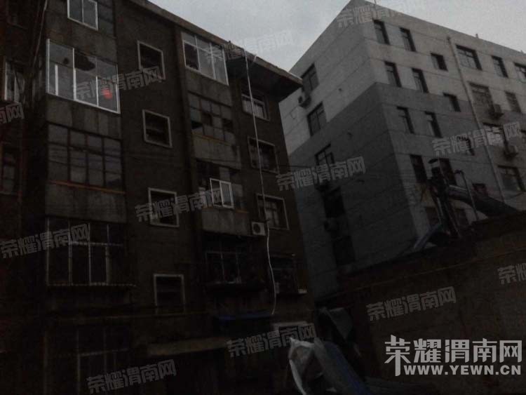 ����·���ٵز��·�����Ƥ����שͷѹ�ţ�שͷ����һ�أ��Һ�û�ҵ���