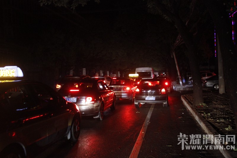 ����������μ������ ��վ��·��������һ�أ���ͨ����ӵ�£�