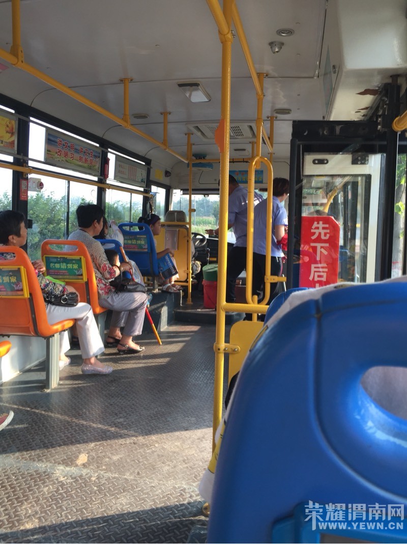 11·����˾����һ��·�³���ժ���ѡ������ϳ˿Ͷ������ˣ�