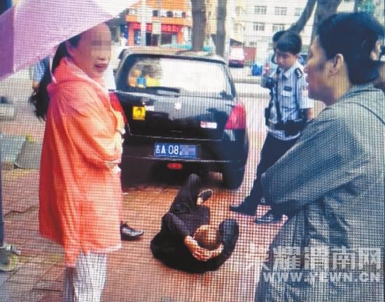 ����һ�����ԳƱ�С�γ�ײ  ������������Сʱ