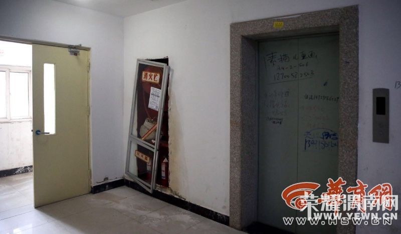 ס��͵ˮ�µ���ͣ�� �и�ҵ������ס�Ƶ�