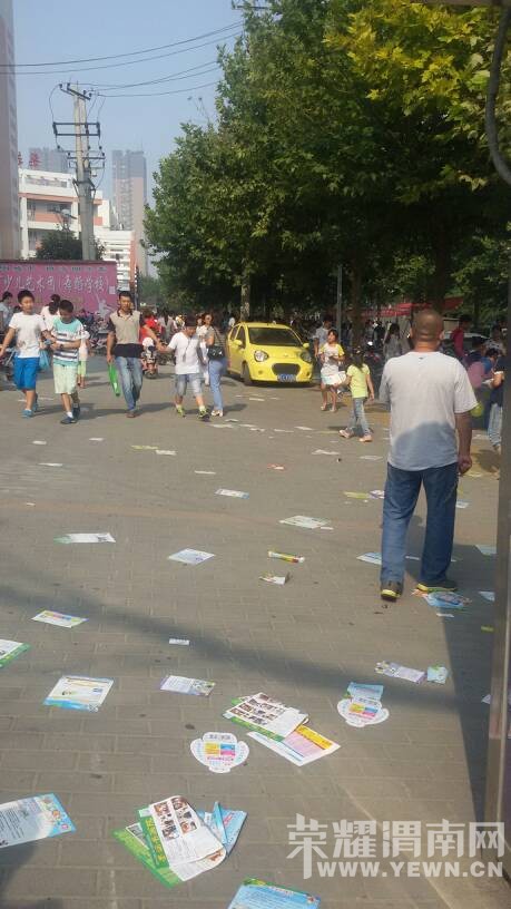 ѧУ�ſڣ�������ˣ�����һ�꿪ѧ�������ǹ��һ�أ�