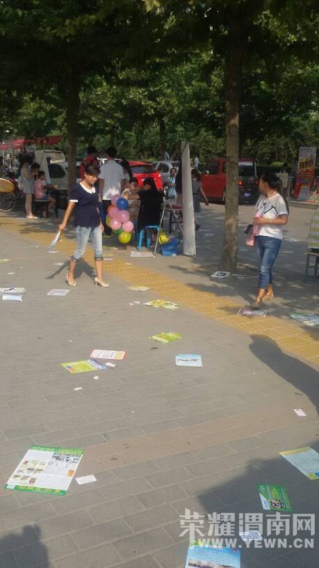 ѧУ�ſڣ�������ˣ�����һ�꿪ѧ�������ǹ��һ�أ�