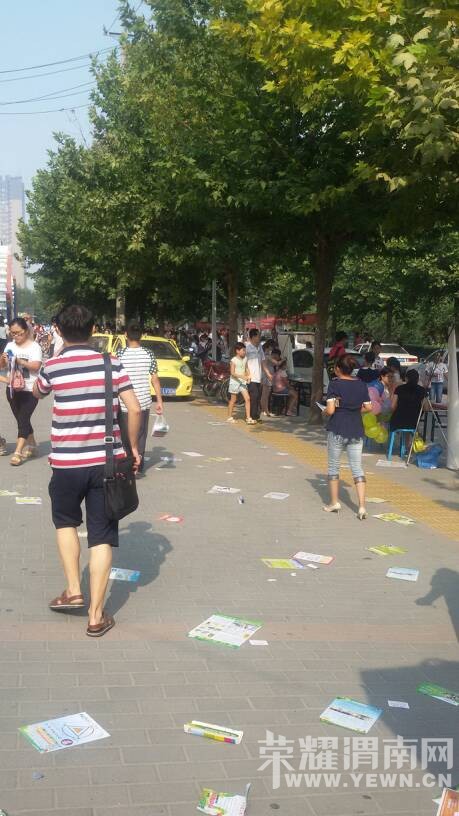 ѧУ�ſڣ�������ˣ�����һ�꿪ѧ�������ǹ��һ�أ�