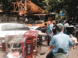 ˾����ʻ��ͻȻ�赹    ����ʧ����ײ��������