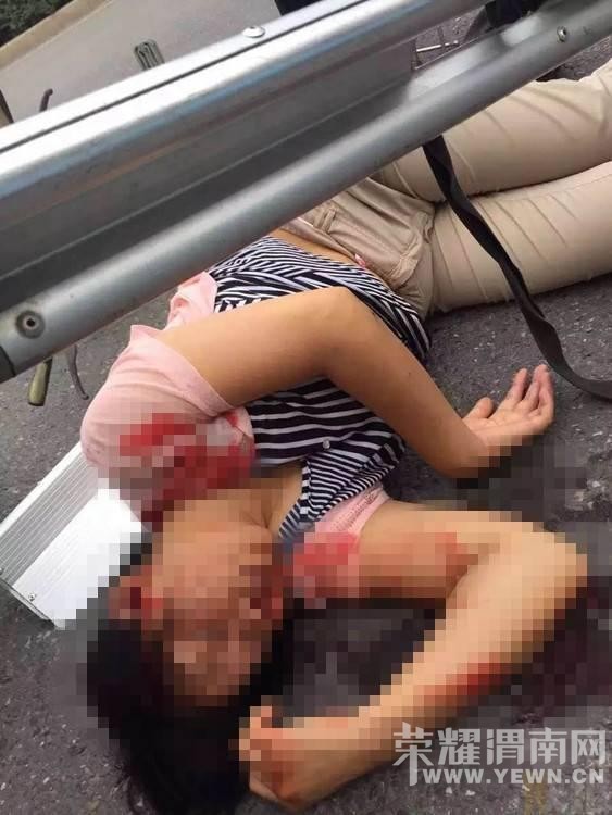 ����һŮ���ﳵ��ײ�����Բ���    ����������