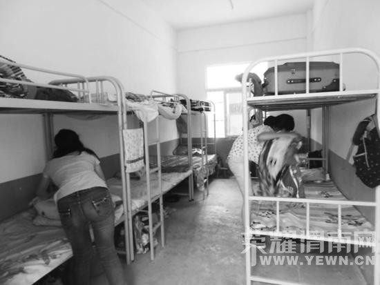 ����У����ѧ��ס���� ��ʦ���շ�����ѧ��(ͼ)