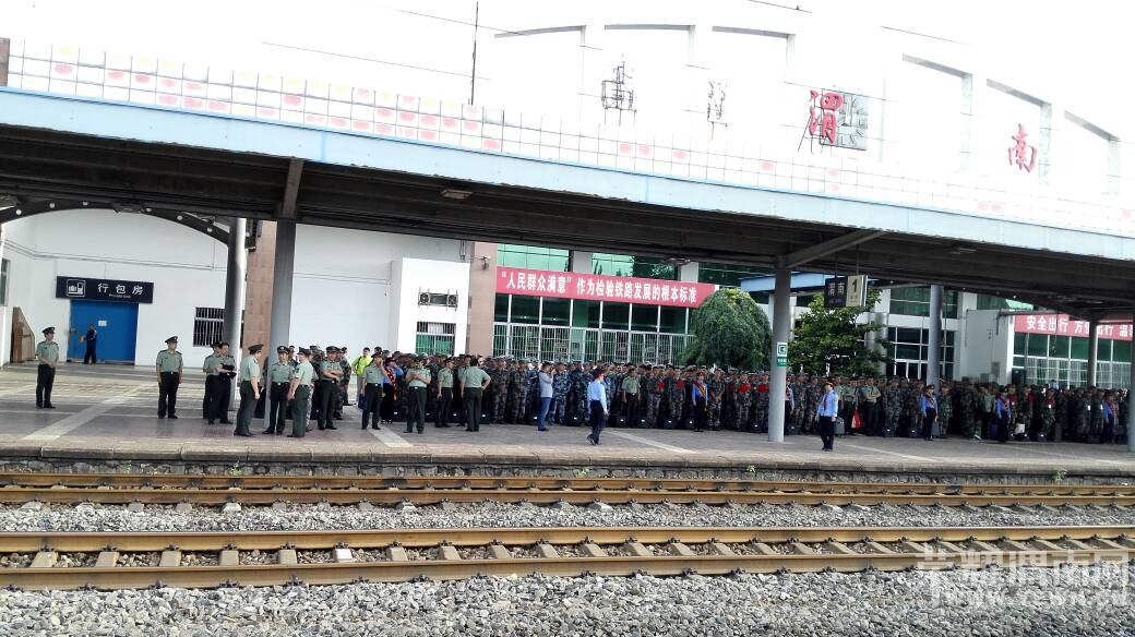 μ�ϻ�վ���±���ÿ���˶��дӾ���~