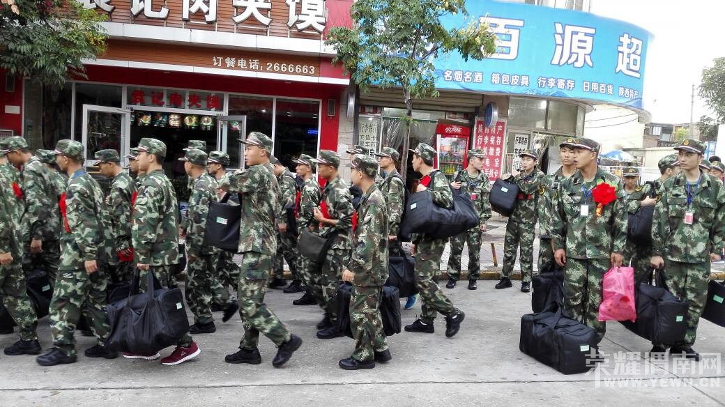 μ�ϻ�վ���±���ÿ���˶��дӾ���~