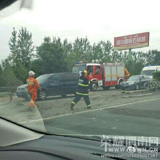 ���Ÿ���һ�ͳ������������ײ  ��ͷ�������