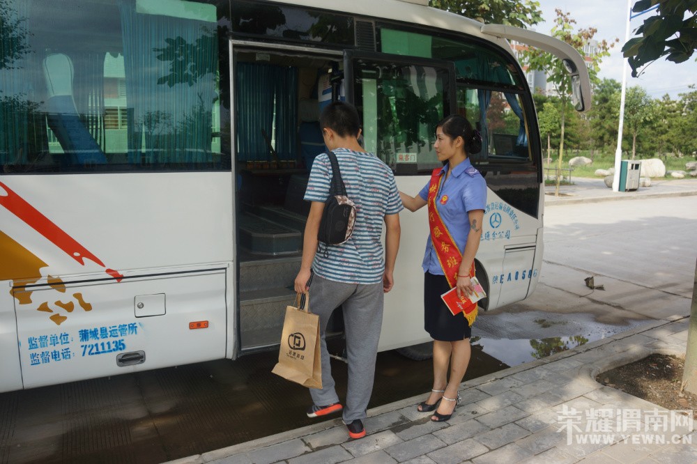 μ��ְҵ����ѧԺ����У����ѧ���ǣ����ǵĸ�������~��ؼҵĸϽ�������