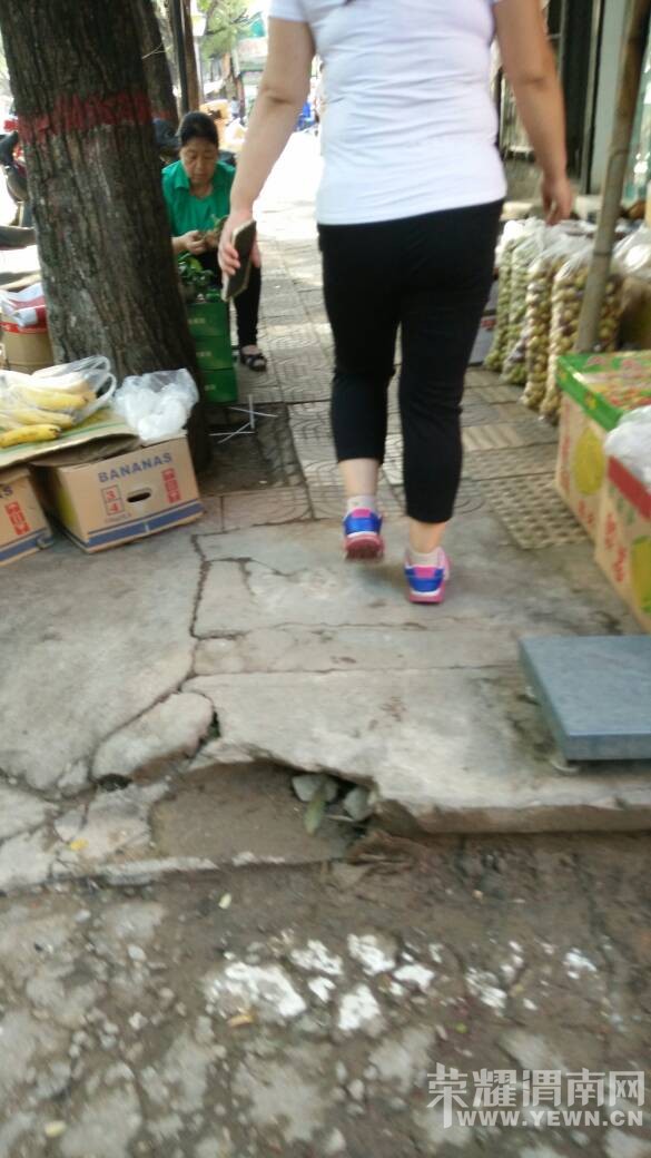 ����·ˮ��̯ռ��ä�˵��ڵ�̯��Ӱ�����ݣ��谭����ͬ�У��ùܹ��ˣ�