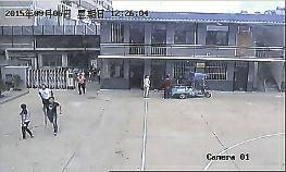 2��С���������ҳ���ͻ һ���������˿��˶Է�