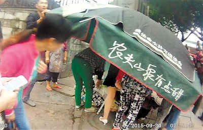 �и�����վ��Ů·������ ����:����������"����"