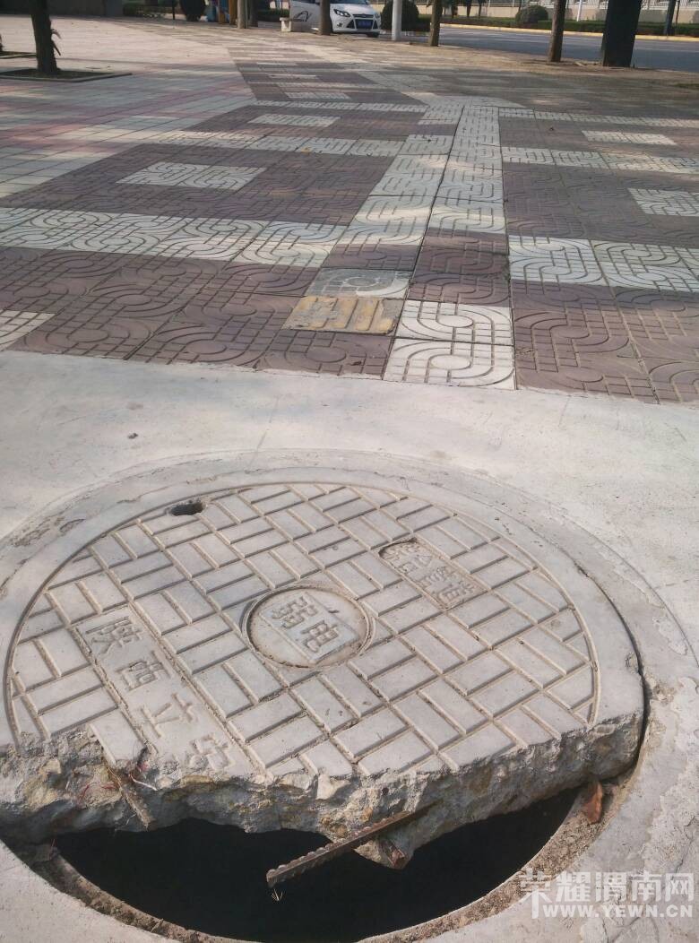 ��ҵ·�붫����ʮ�����Ͻǵ�С�㳡�������˵ص�����ע�⡰���塱��