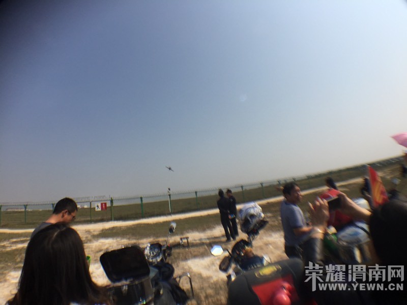 031827bzyz2417403uxj41.jpg