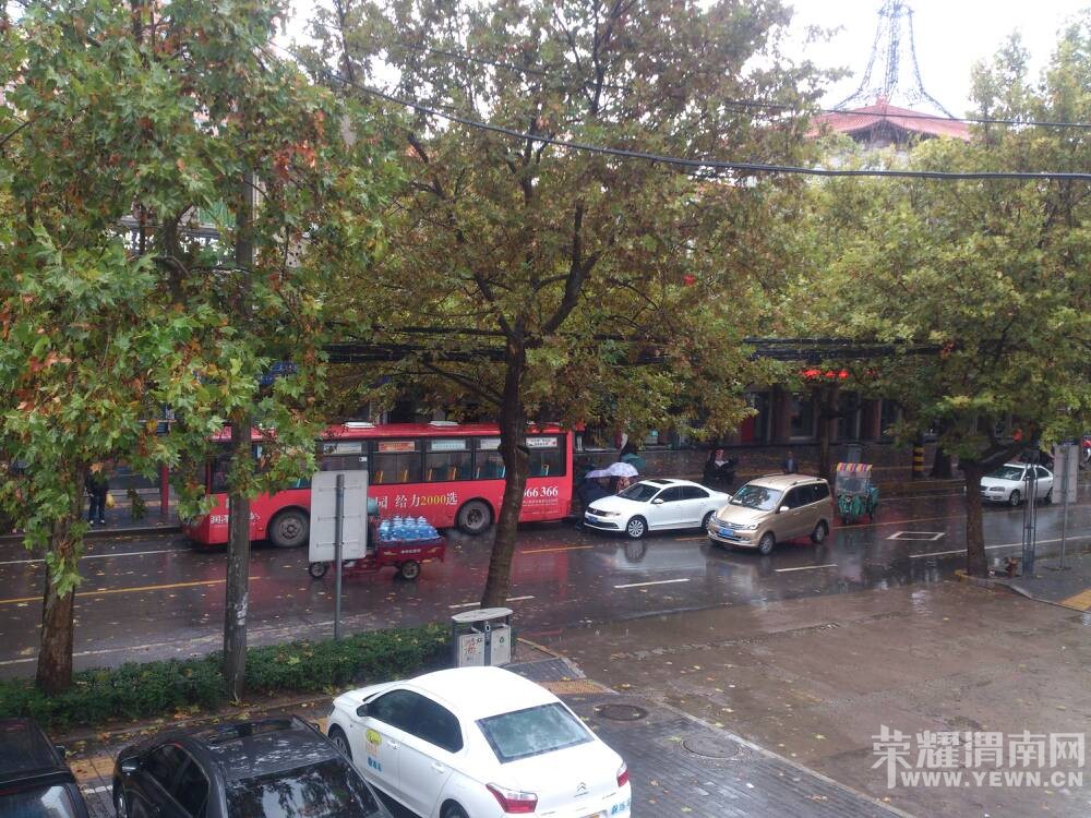 ����ֱ�����1·������˽�ҳ���΢�β죬�����޴󰭣�