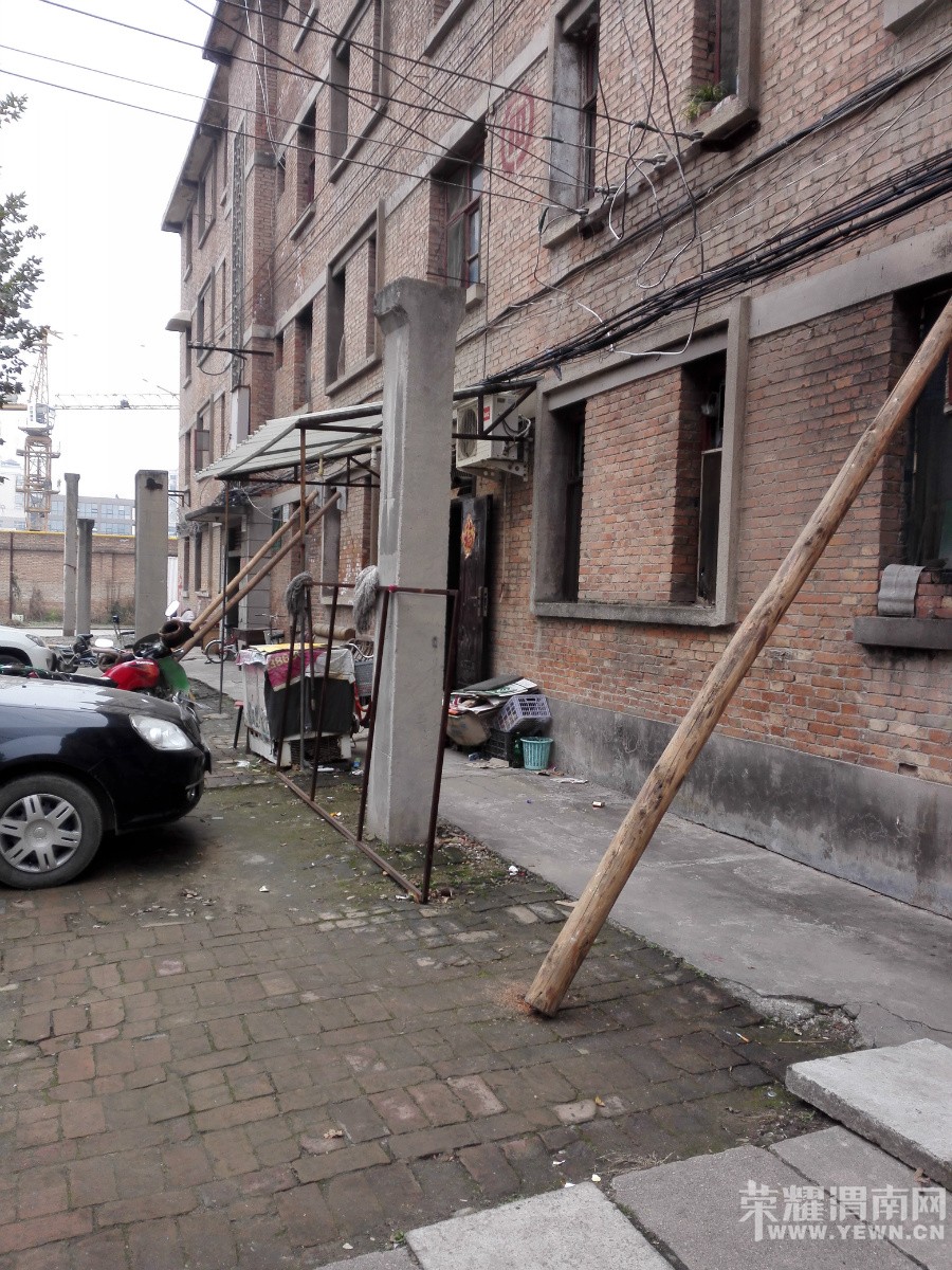 120307q47aaarvziurora8.jpg