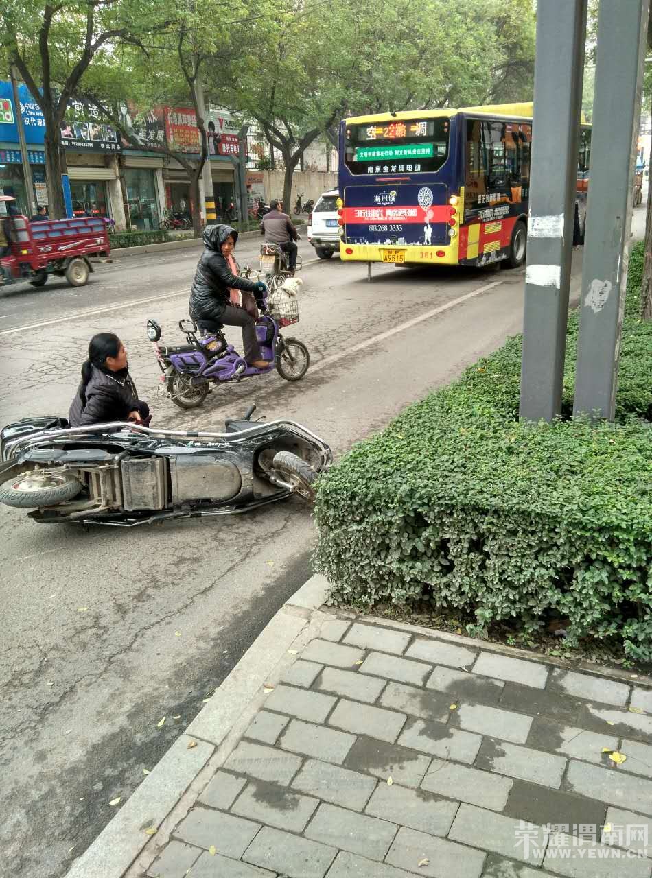 ���磬���·һ2·�������͵綯�������в䣬˫������100Ԫ˽�ˡ���