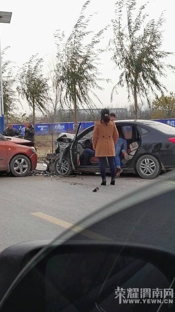 ����С��ӭͷײ�ˣ��������ڻ���ע�ⰲȫ��