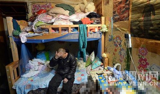 8��Ůͯ�������д��� �丸�Ƶ�ʱ�ڸ��ڴ�绰