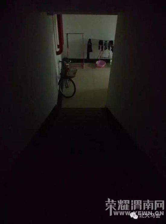 ������ѧУ�����ù�����:�޺�ͬ���籣��ʱ�Ӱ�