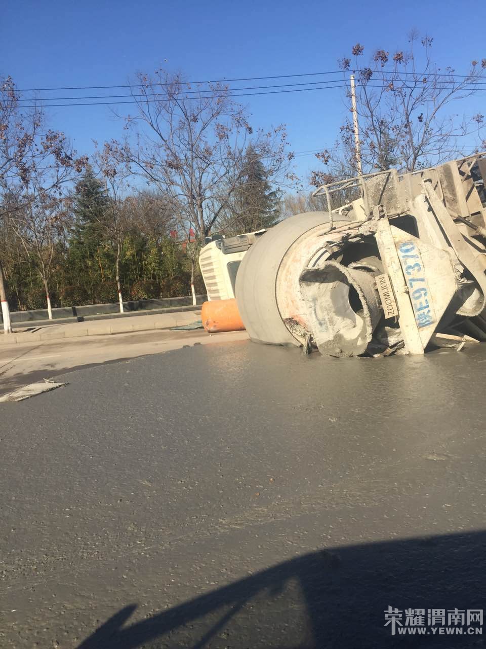 ������ת����100�ף�һˮ��޳������෭������Ա����