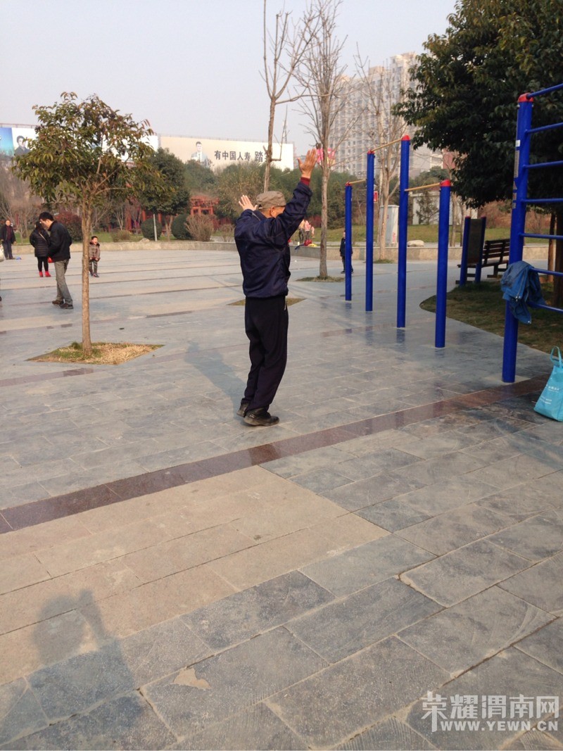 140513bres4to3akteazsd.jpg