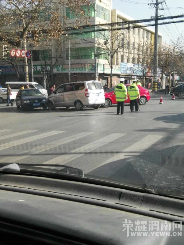���·������·ʮ�֣�������ײ���������ڴ����С���