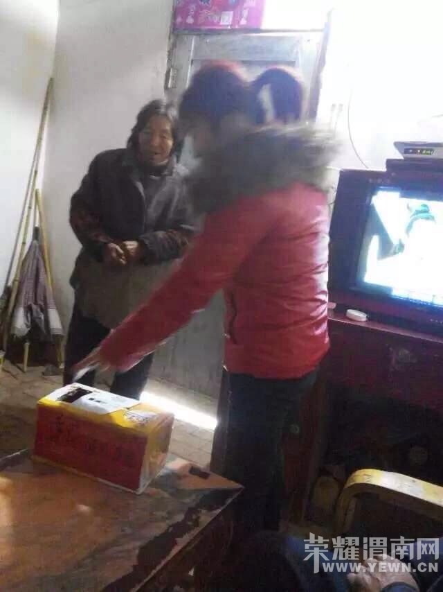 201044ig7hdce33gz60hc3.jpg