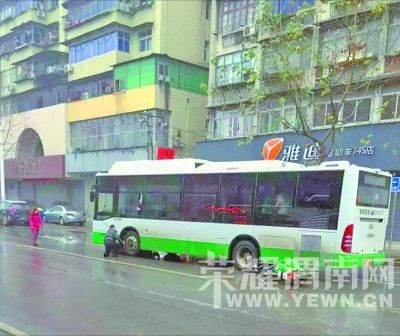 ����Ů�ӱ��綯���������������� ·��̧��ʩ��