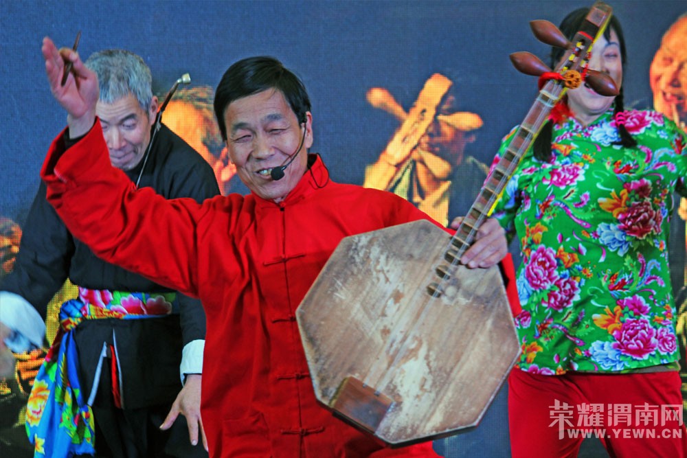 ������ǻ�������Ի������ϵ�ҡ��