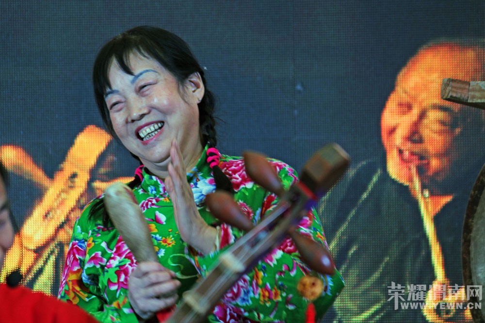 ������ǻ�������Ի������ϵ�ҡ��