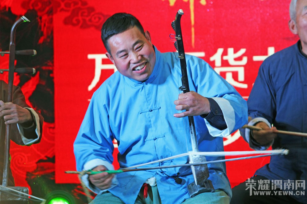 ������ǻ�������Ի������ϵ�ҡ��